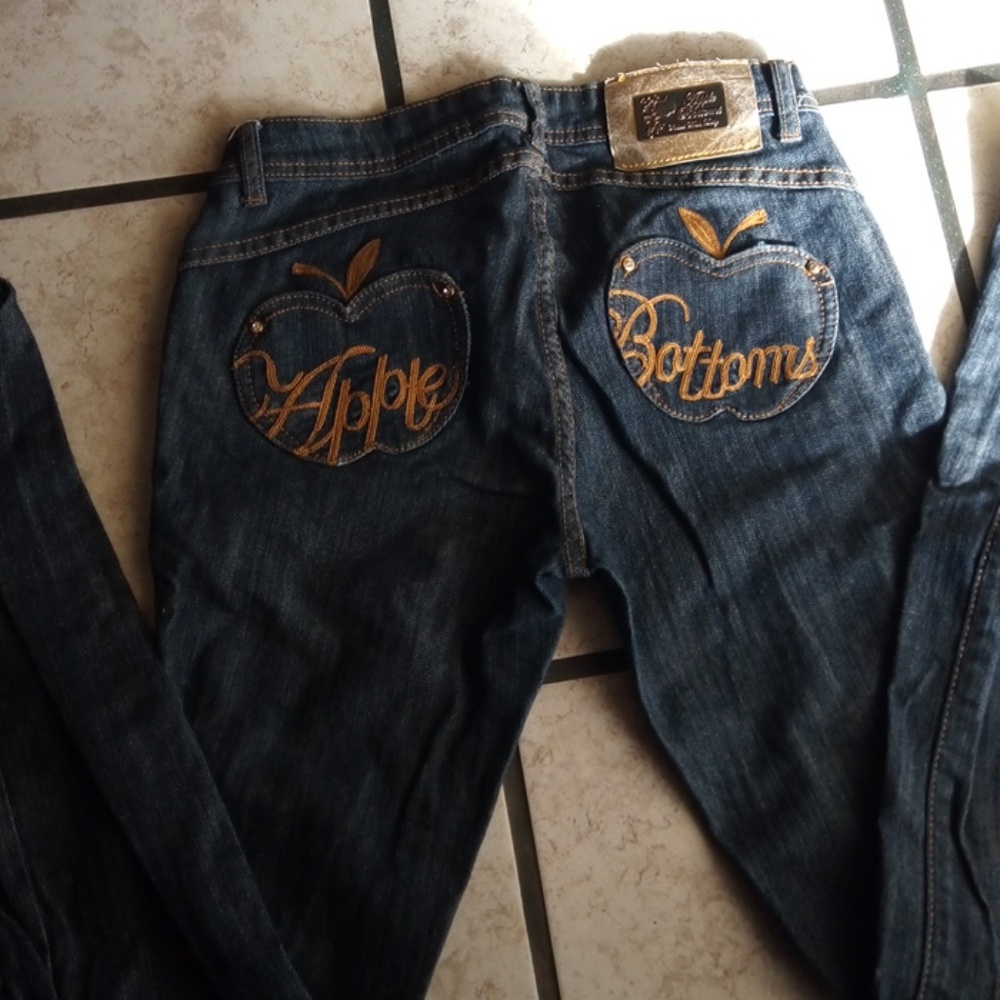 Jeans - Picture 2 of 3
